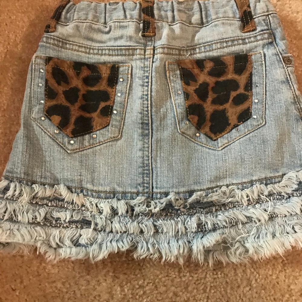 Skirts - Picture 2 of 5